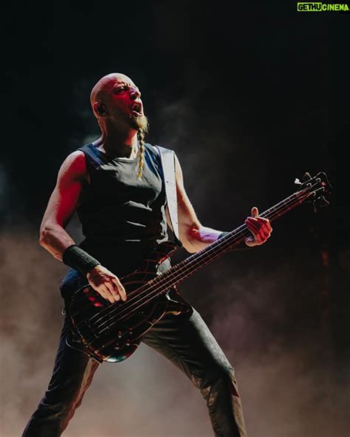 Shavo Odadjian Net Worth, Age, Height, Bio, Birthday, Wiki!