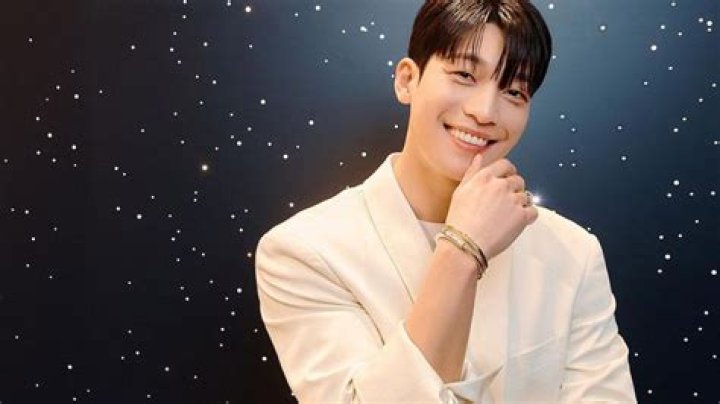 Shin Hyun-joon - Net Worth, Age, Height, Birthday, Bio, Wiki!