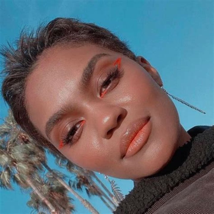 Shontell McClain - Net Worth, Age, Height, Birthday, Bio, Wiki!