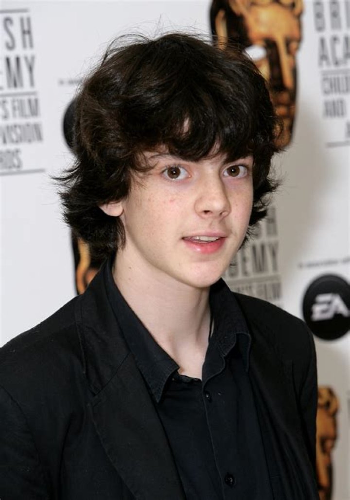 Skandar Keynes Net Worth, Age, Height, Bio, Birthday, Wiki!