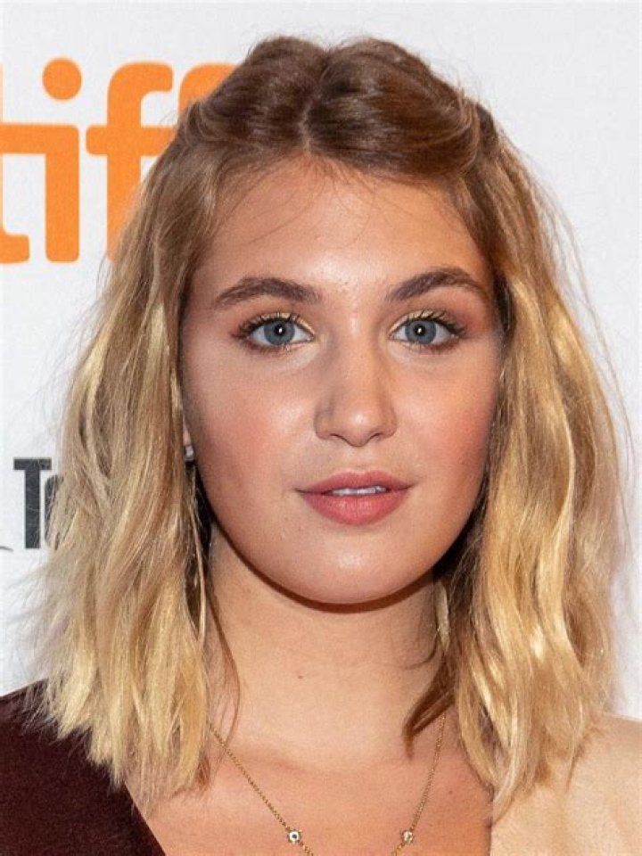 Sophie Nelisse - Net Worth, Age, Height, Birthday, Bio, Wiki!