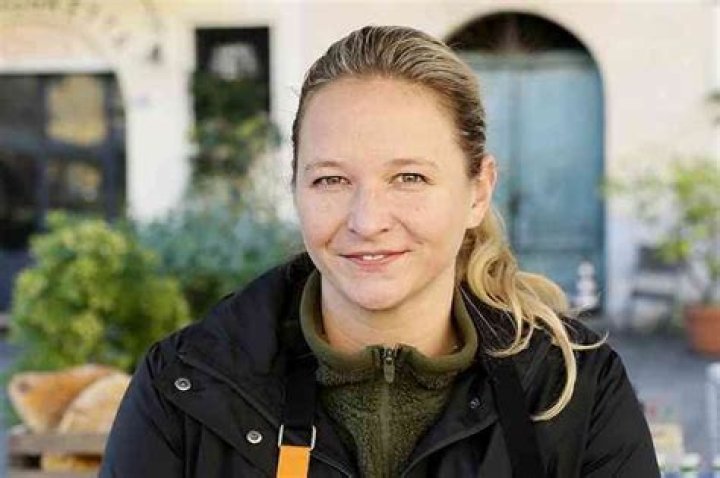 Stephanie Cmar - Net Worth, Age, Height, Birthday, Bio, Wiki!