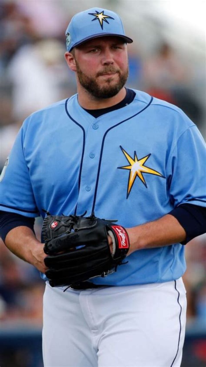 Tommy Hunter - Net Worth, Age, Height, Birthday, Bio, Wiki!