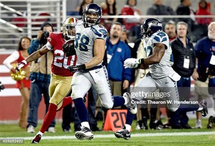 Tony Moeaki - Net Worth, Age, Height, Birthday, Bio, Wiki!