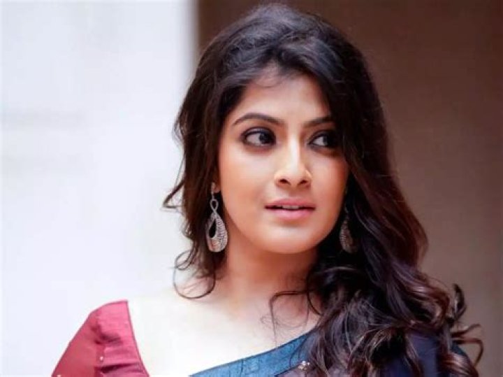 Varalaxmi Sarathkumar Net Worth, Age, Height, Bio, Birthday, Wiki!