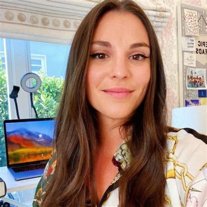 Victoria Aveyard Net Worth, Age, Height, Bio, Birthday, Wiki!