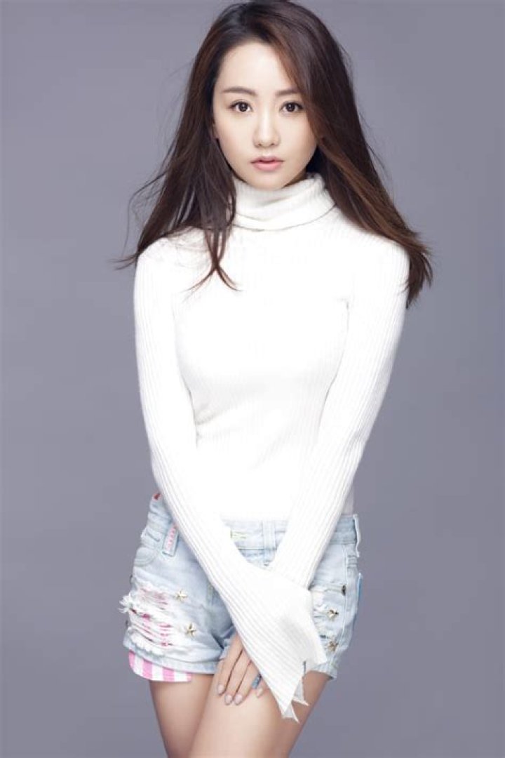 Yang Rong - Net Worth, Age, Height, Birthday, Bio, Wiki!
