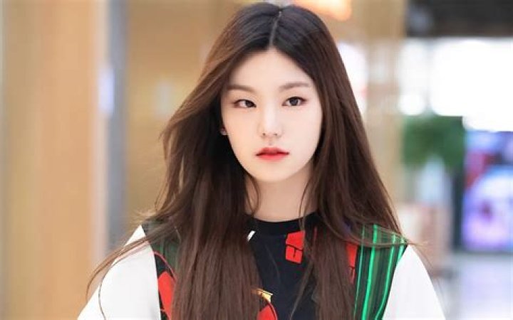 Yeji Kim Net Worth, Age, Height, Bio, Birthday, Wiki!