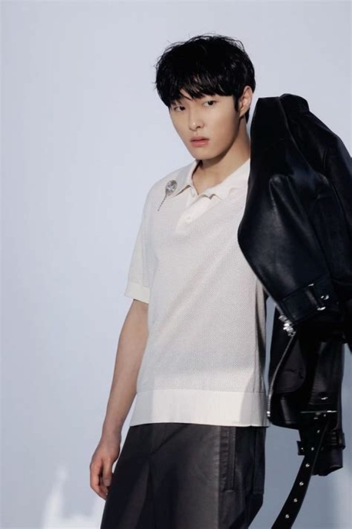 Yoon Chan-young Net Worth, Age, Height, Bio, Birthday, Wiki!
