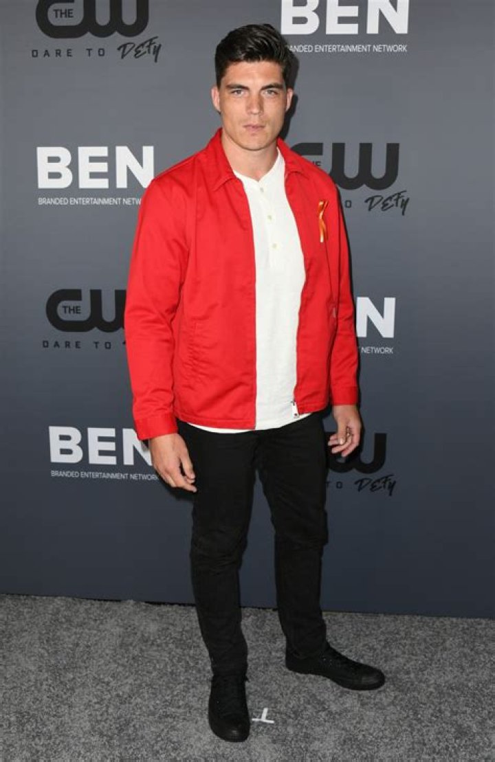 Zane Holtz - Net Worth, Age, Height, Birthday, Bio, Wiki!